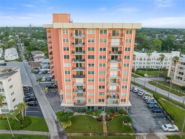 Foto del edificio - 1120 N Shore Dr NE