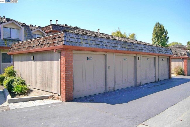 Building Photo - 3333 Shadow Park Pl