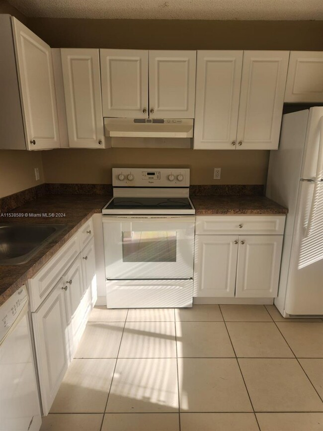 Building Photo - 8610 N Sherman Cir