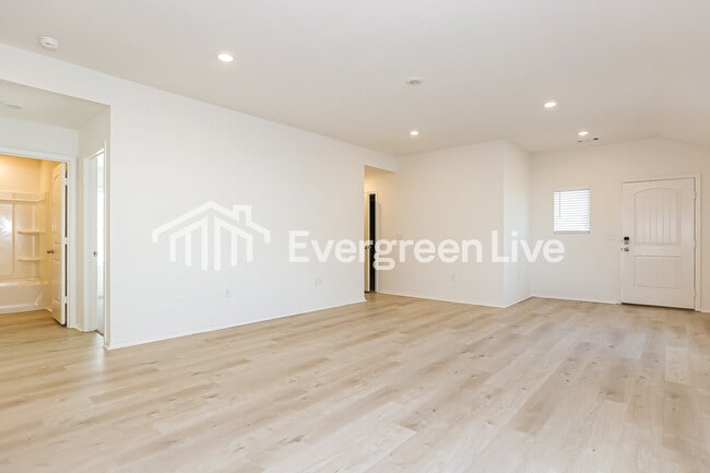 Building Photo - 12 Sourdough Crk Ln