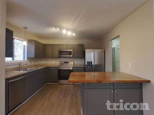 Foto del edificio - 2405 Ravine Dr