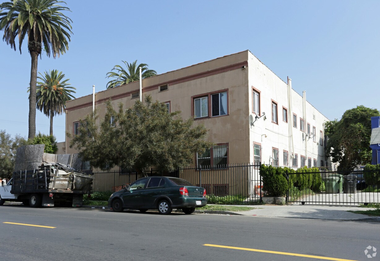 Foto del edificio - 1136 Browning Blvd