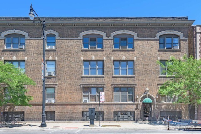 Primary Photo - 3265 N Broadway
