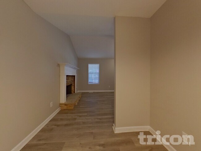 Building Photo - 210 Legend Dr