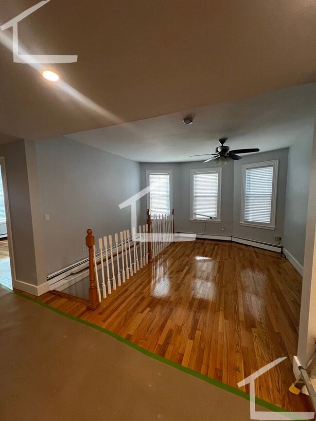 Building Photo - 5 Bedroom