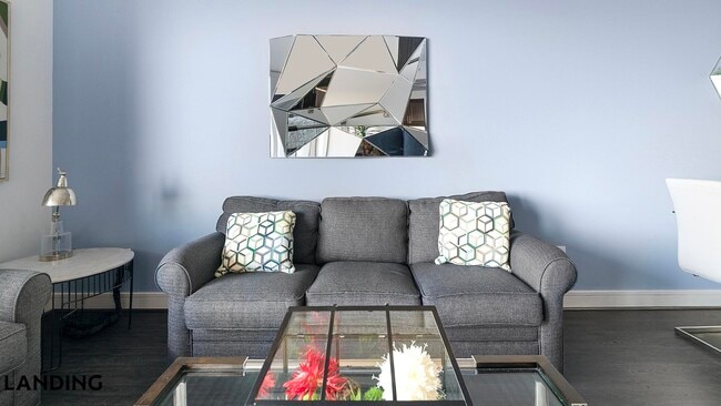 Building Photo - 777 Preston St