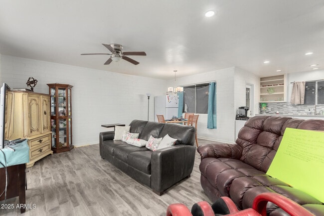 Building Photo - 12228 N Hacienda Dr