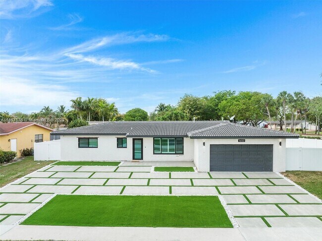 Building Photo - 1650 NW 114th Ave