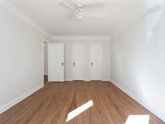 Foto del edificio - 415 Ocean Pkwy