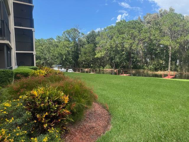 Building Photo - 121 Country Club Dr
