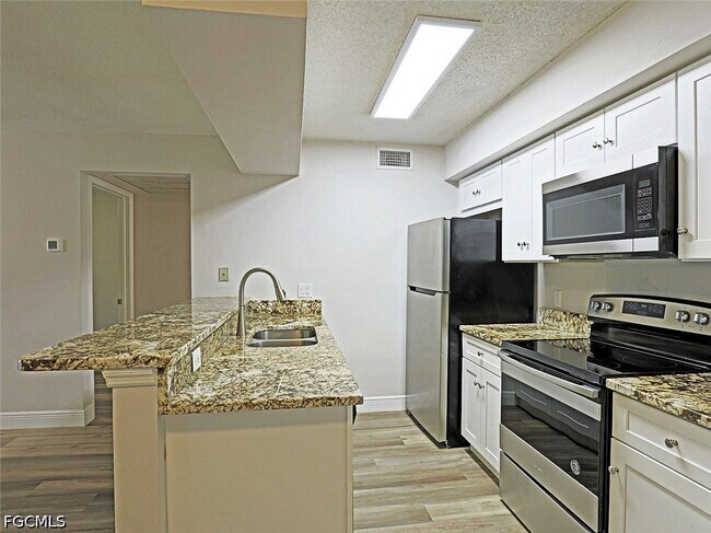 Foto del edificio - 5305 Summerlin Rd