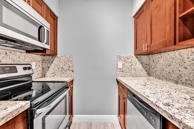 Building Photo - 2803 N Oakland Forest Dr