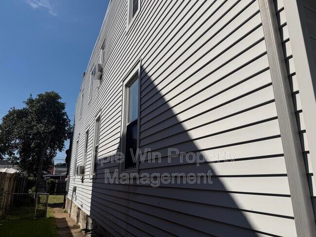 Building Photo - 5246 Blow St