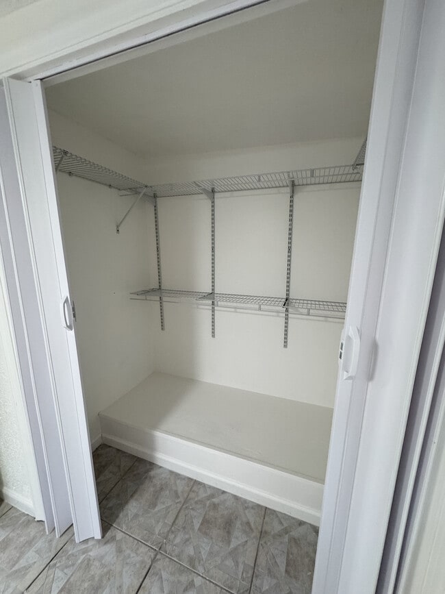 Foto del edificio - 350 Walker Ave