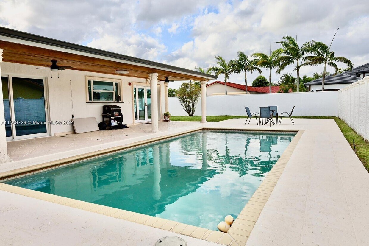 Primary Photo - 3125 SW 108th Ave