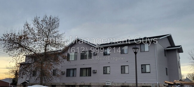 Building Photo - 131 Cedar Ct E