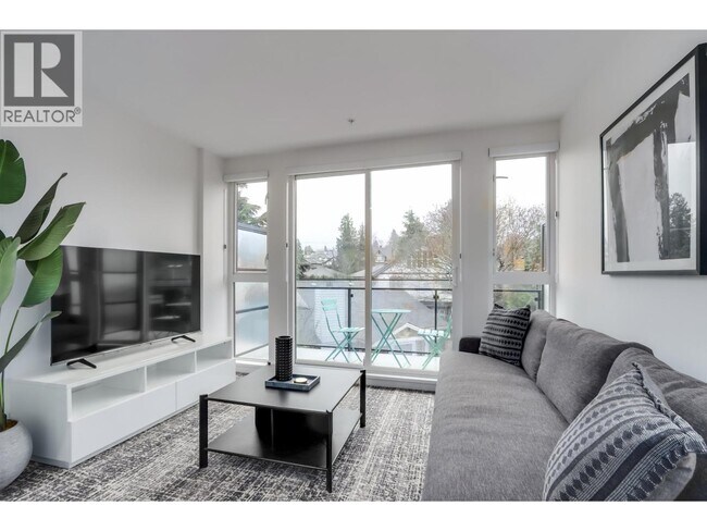 Photo du bâtiment - 422 E 3rd St