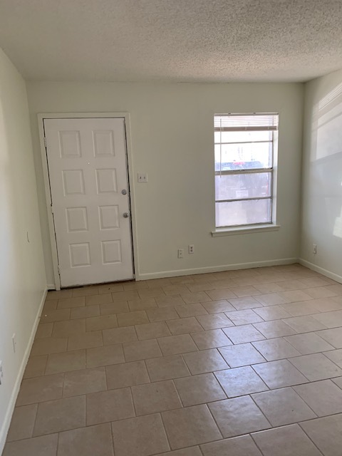 Foto del edificio - 1353 Dauphin St