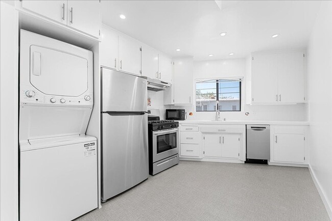 Building Photo - 1739 Washington Way