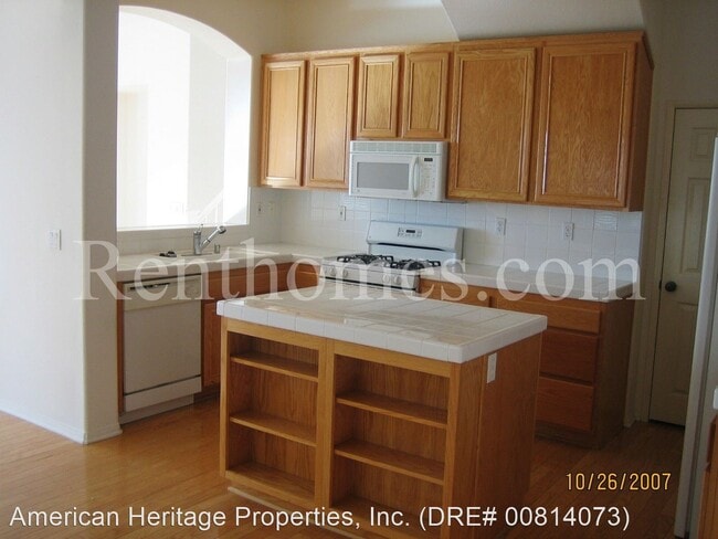 Building Photo - 3 br, 2.5 bath House - 11753 Miro Circle