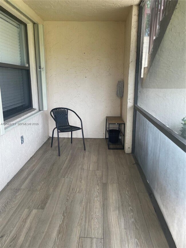 Foto del edificio - 7250 Golf Colony Ct