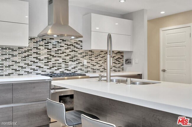 Foto del edificio - 3 br, 2.5 bath Condo - 967 Hammond St Apt 5