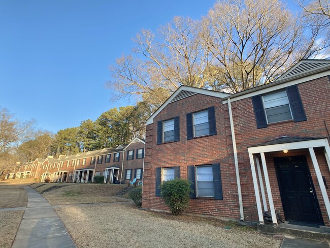 Exterior - 1611 Valley Ave