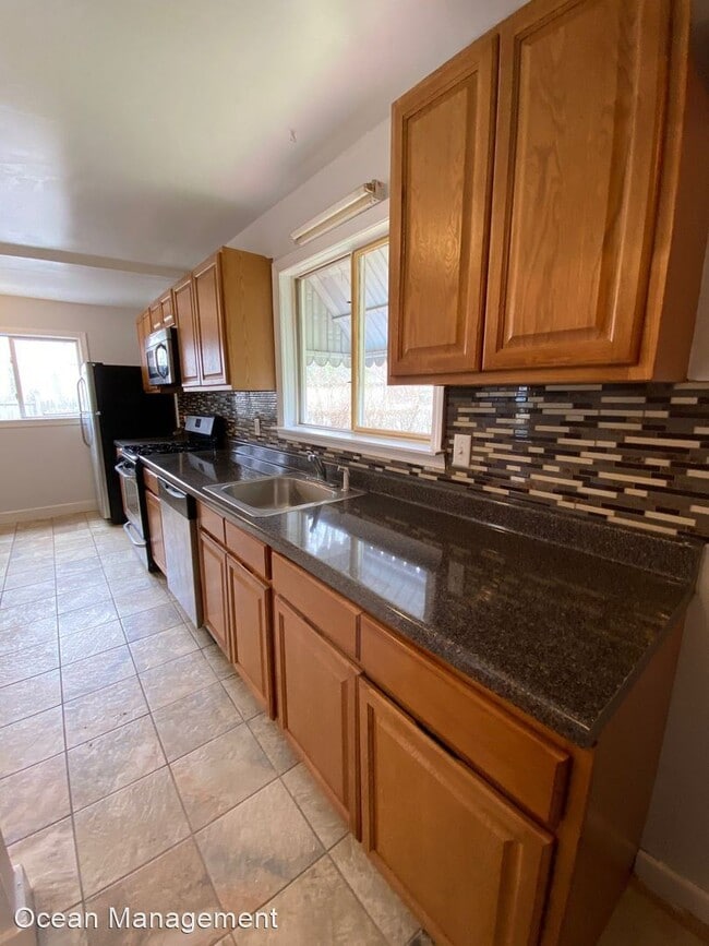 Building Photo - 5 br, 2 bath House - 120 Emerson St