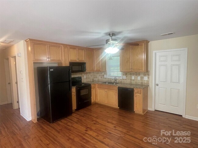 Foto del edificio - 3793 Lee Moore Rd