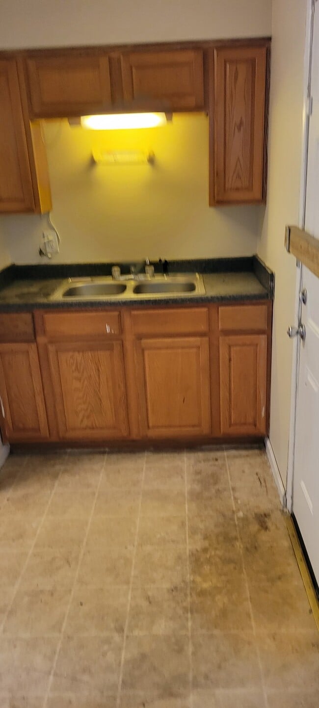 Building Photo - 50% discount on first month's rent with ap...