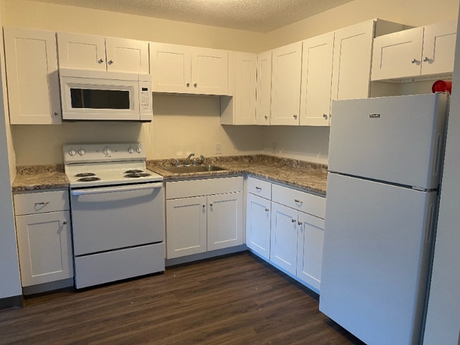 Building Photo - 498 Marlboro Rd