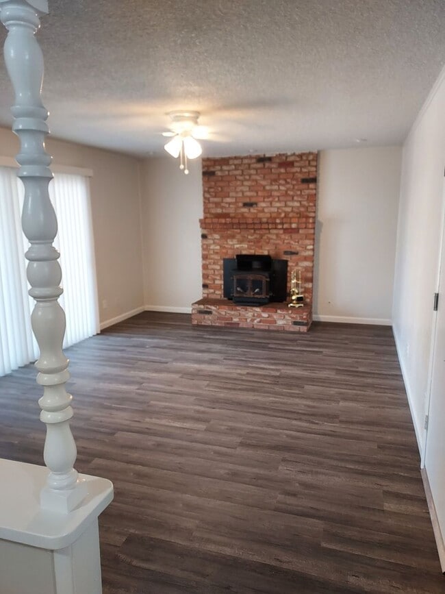 Foto del edificio - COME BY TAKE A PEEK! GREAT HOME FOR RENT, ...
