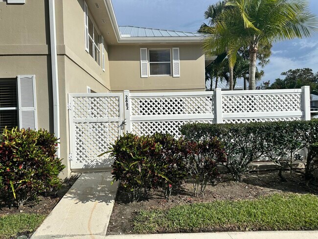 Foto del edificio - 2882 SW Lakemont Pl