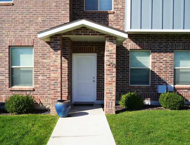 Building Photo - 295 N 200 W