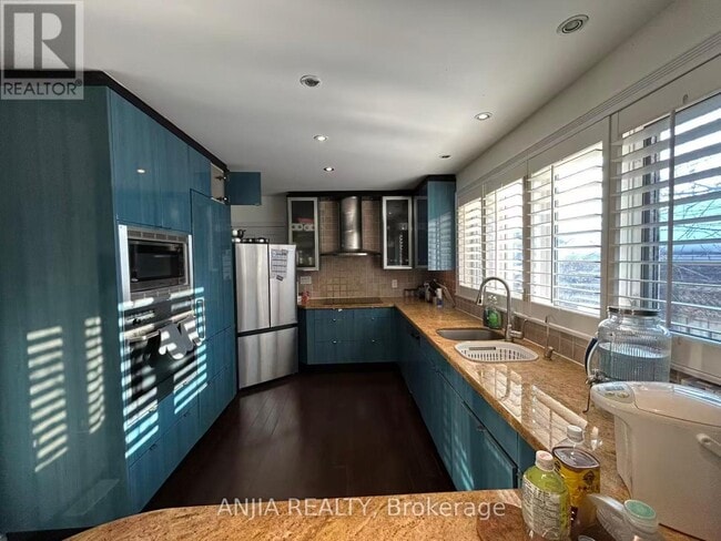 Building Photo - 500 Huntingwood Dr