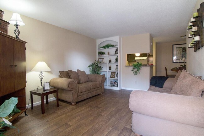 Building Photo - 4800 Lamonte Ln