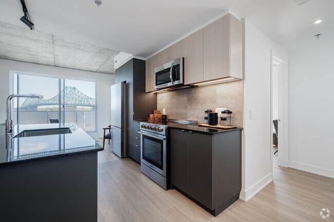 3BR, 1BA - 901SF - Kitchen - Esplanade Cartier