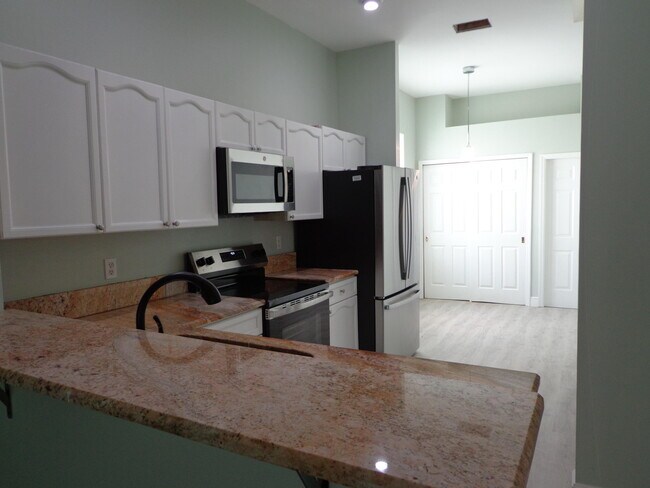 Foto del edificio - 890 Lake Wellington Dr