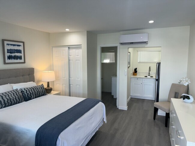 Foto del interior - 1840 W Orangethorpe Ave-NEWLY RENOVATED, Quartz Counters & Stainless Steel Appliances