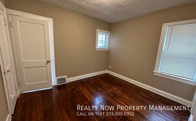 Building Photo - 3346 Desota Ave