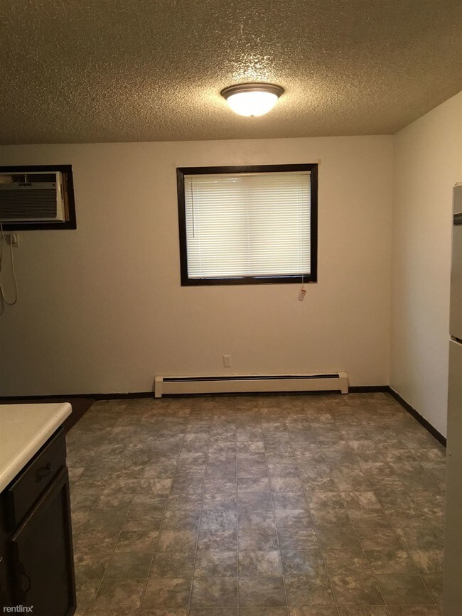 Building Photo - 209 E Bismarck Expy