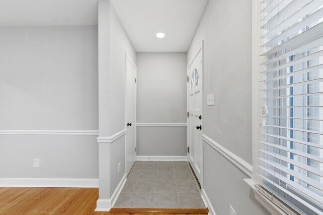 Foto del edificio - Updated and Spacious ranch in CAMELLIA ACRES