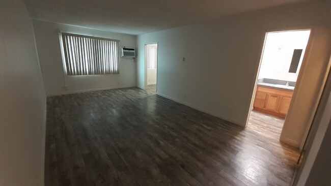 Foto del edificio - 5929 Laurel Canyon Blvd