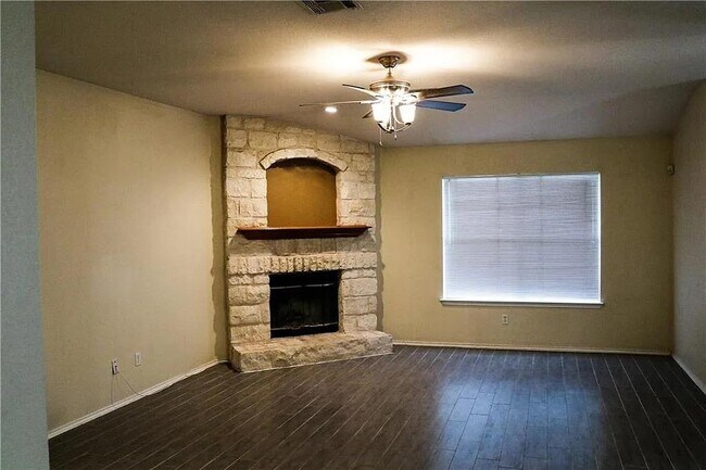 Foto del edificio - 100 S Creek Bend Dr