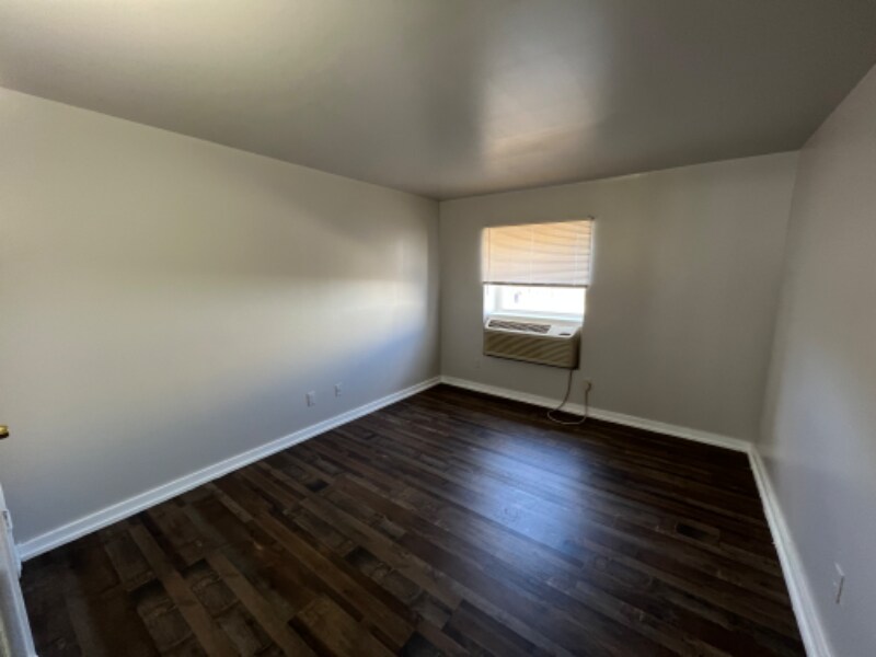 Primary Photo - 385 Putnam Ave