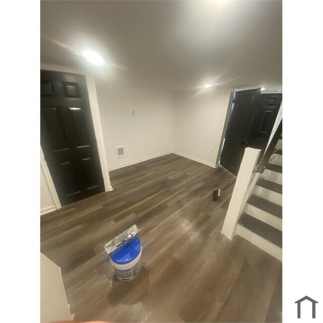 Foto del edificio - 6216 Dickens Ave