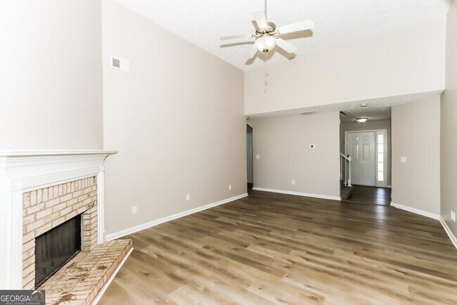 Building Photo - 170 Charleston Pl