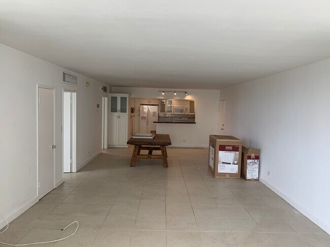 Building Photo - 5005 Collins Ave