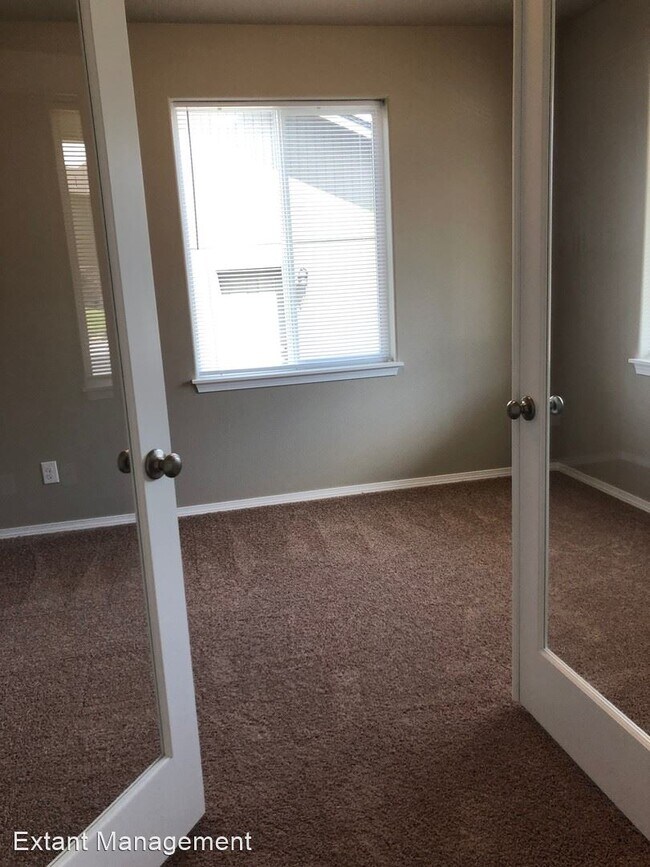 Building Photo - 5 br, 2.5 bath House - 1410 S Khinda CT