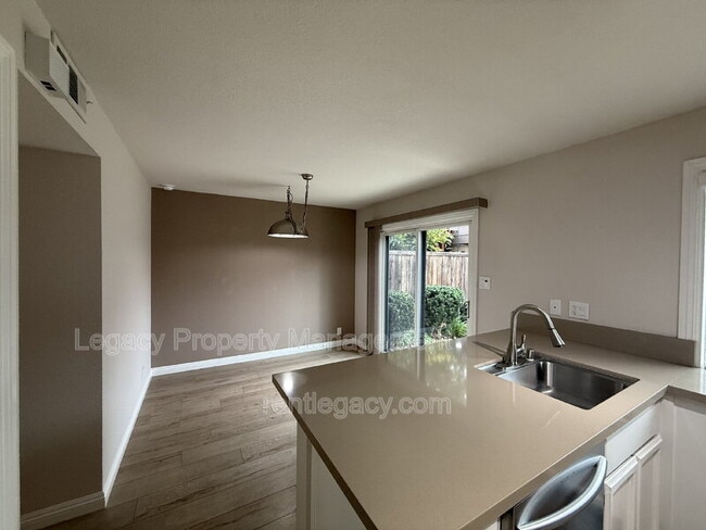 Foto del edificio - 2298 Sierra Blvd